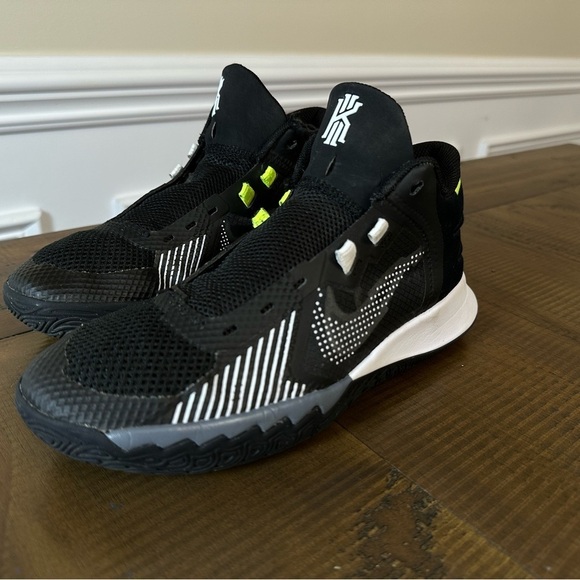 Nike size 5 Kyrie Flytrap V 5 Black White Cool Grey Volt Youth Kids Boys size 5 - Picture 8 of 12